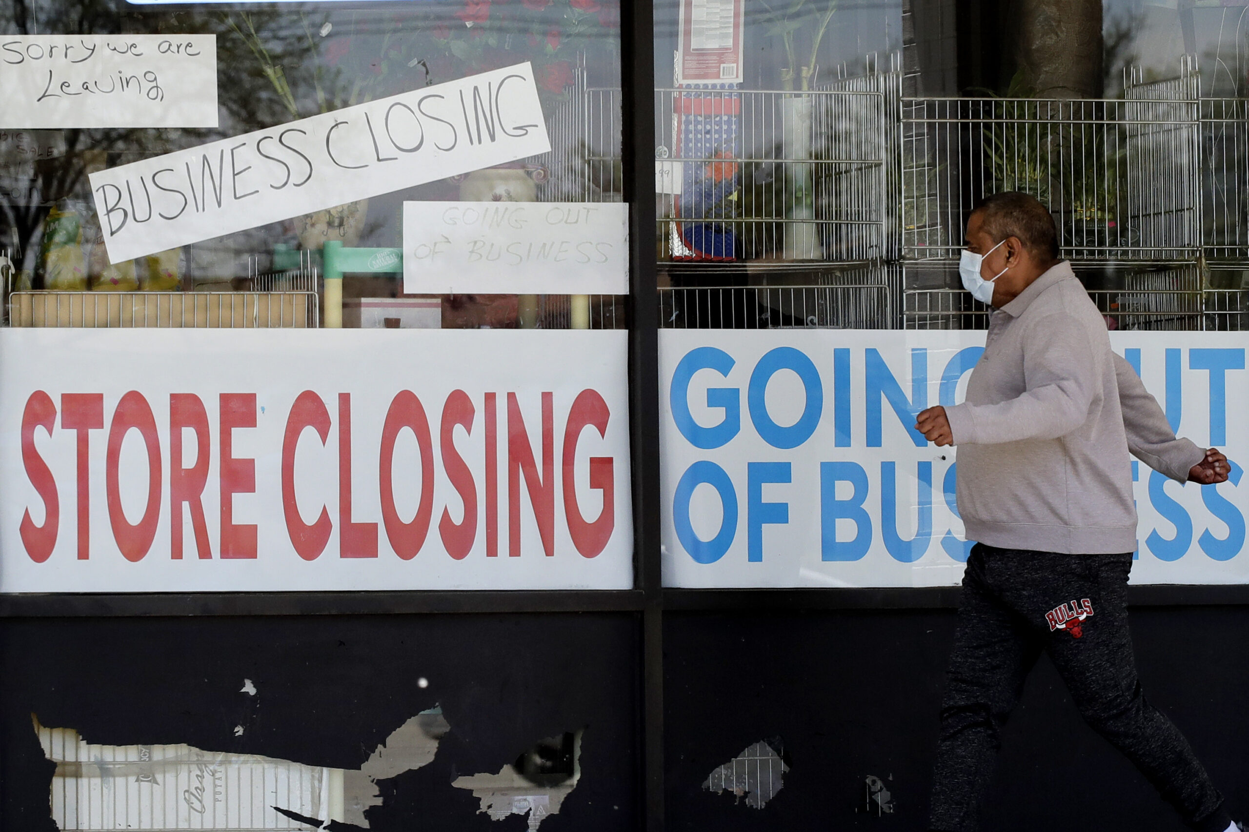 More Illinois service businesses shuttering than temporarily closing