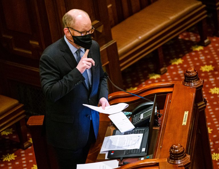 Groups begin campaign over progressive income tax amendment in Illinois