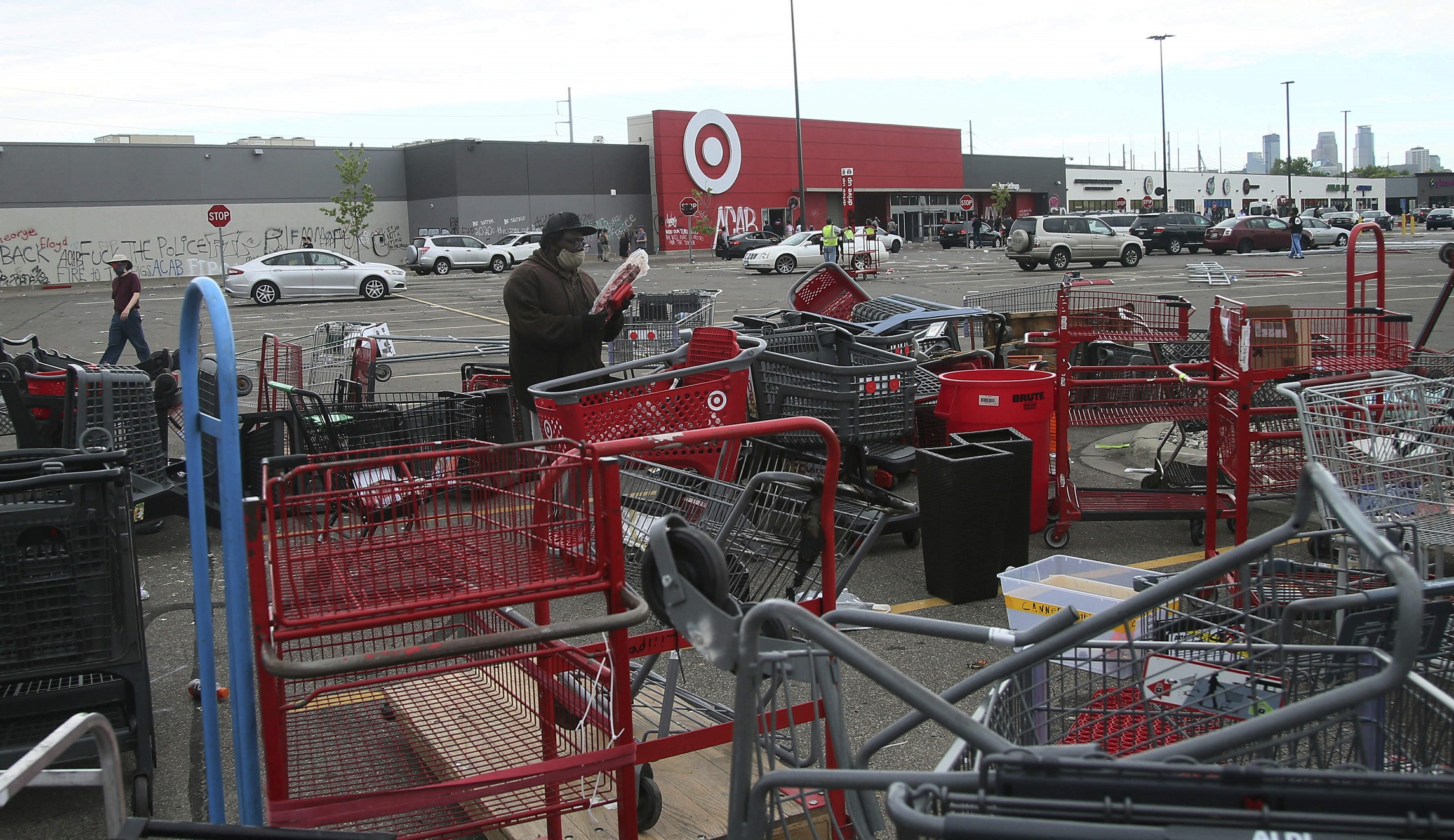 Foreign-run organized theft rings ravaging US retail stores with immigrant shoplifters: FBI