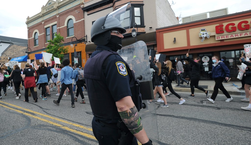 Thousands of protesters in Illinois demand police reforms