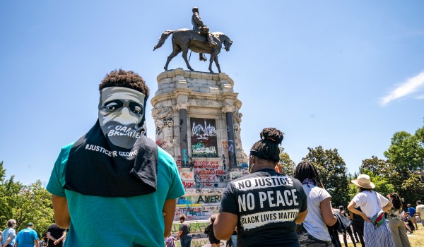 Armed man standing on roof overlooking Robert E. Lee monument in Richmond arrested for trespassing