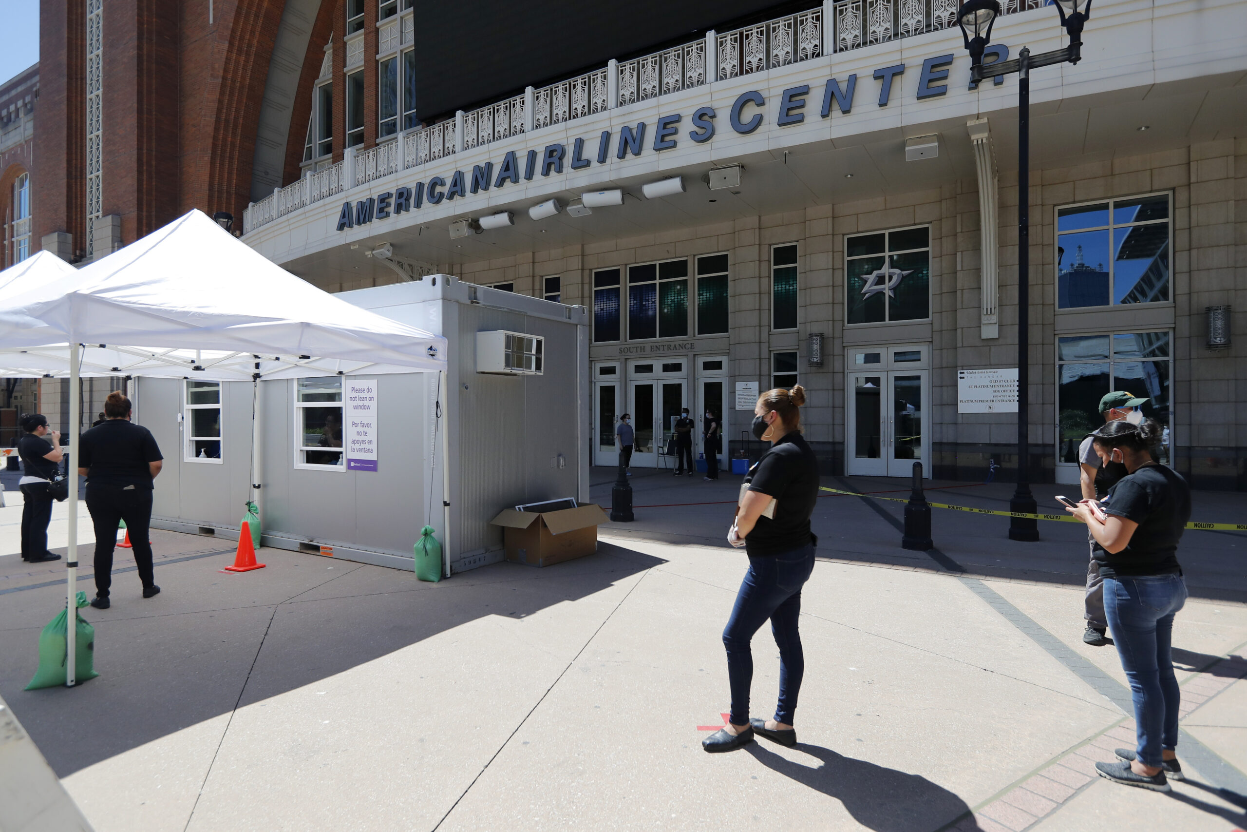 Influential model projects 200,000 coronavirus-related deaths by October