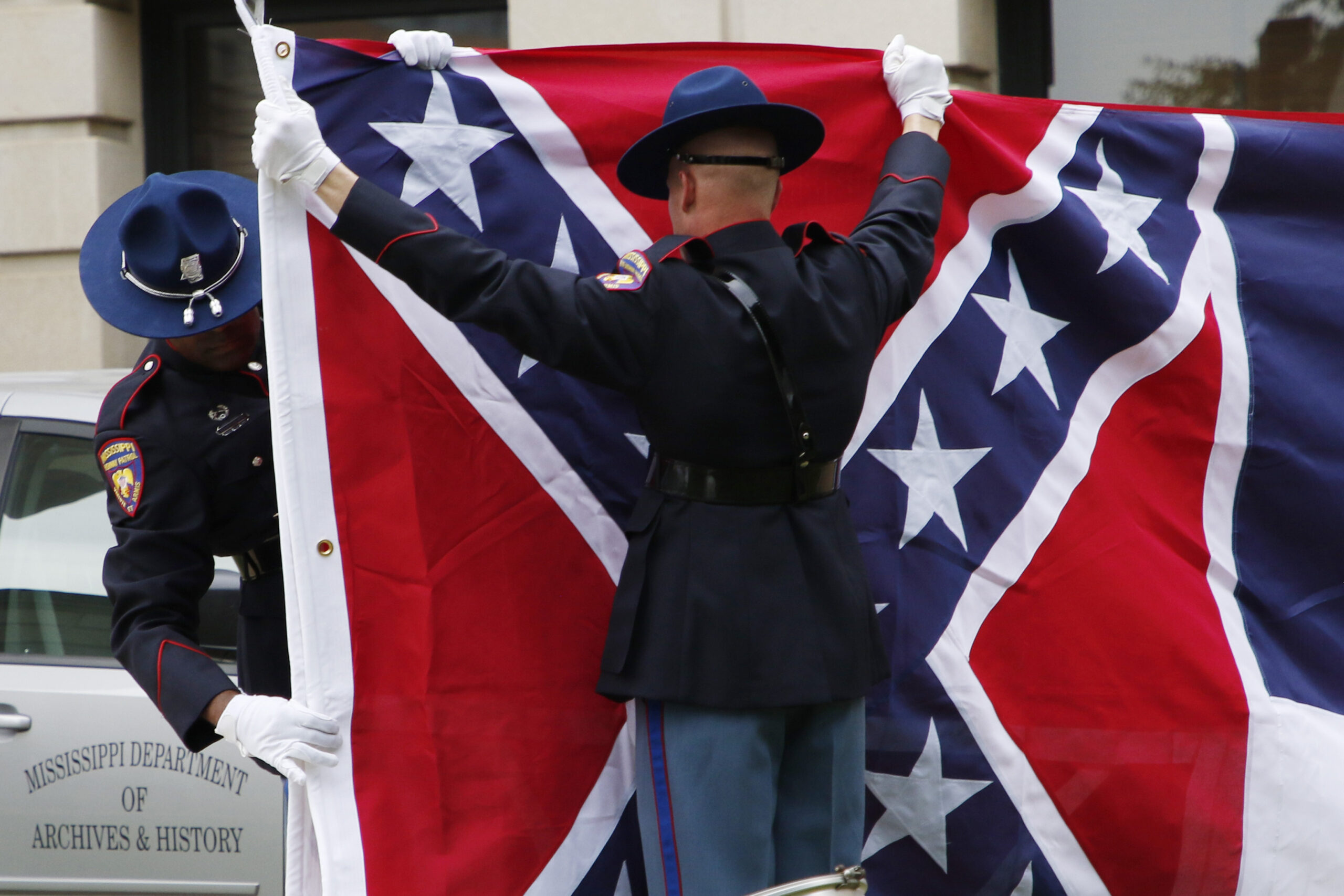White House says Trump tweet neutral on NASCAR flying Confederate flag