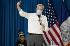 Bill de Blasio literally turns his back on NYC business owner hurt by COVID-19