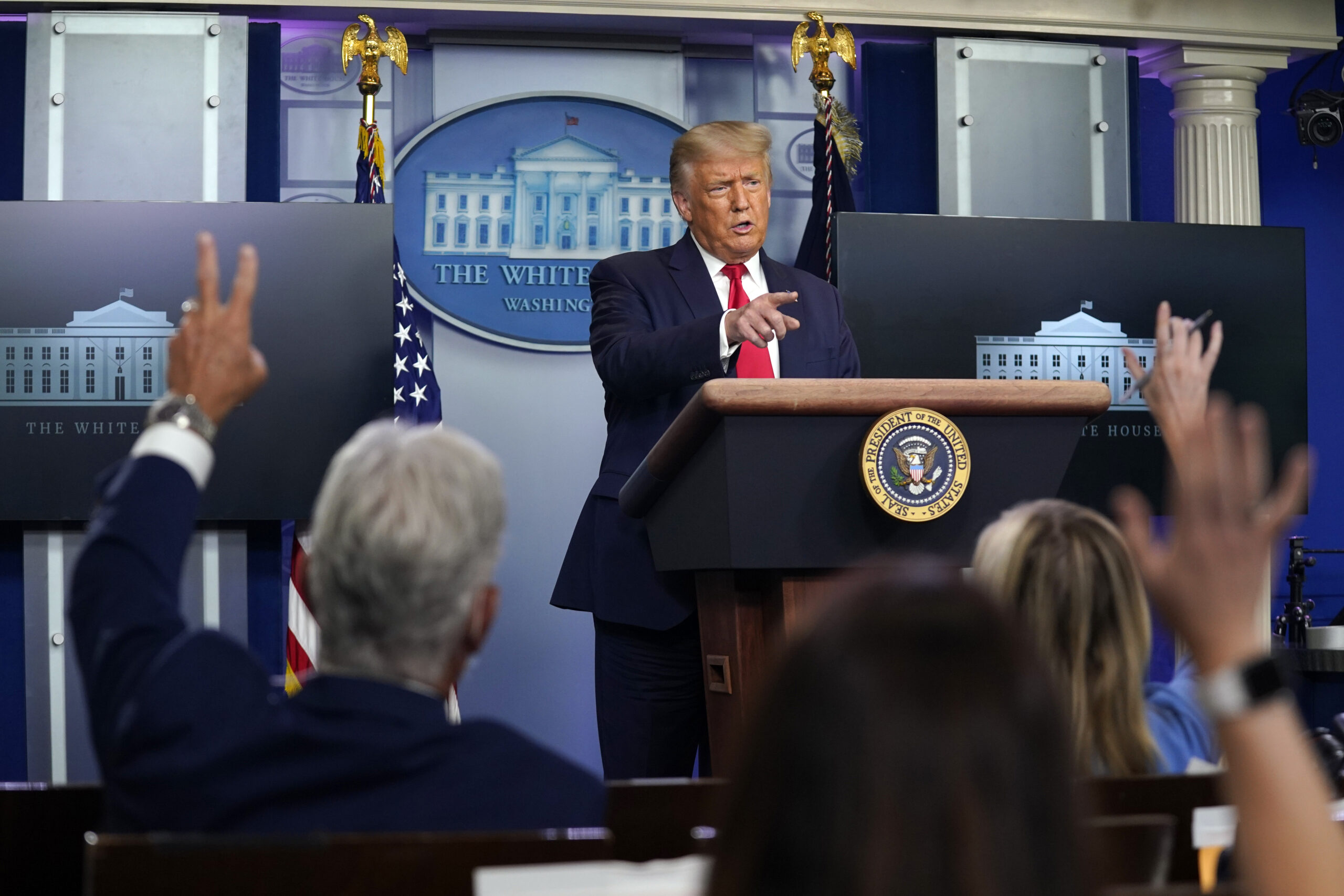 Trump backs controversial doctor who says hydroxychloroquine cures coronavirus