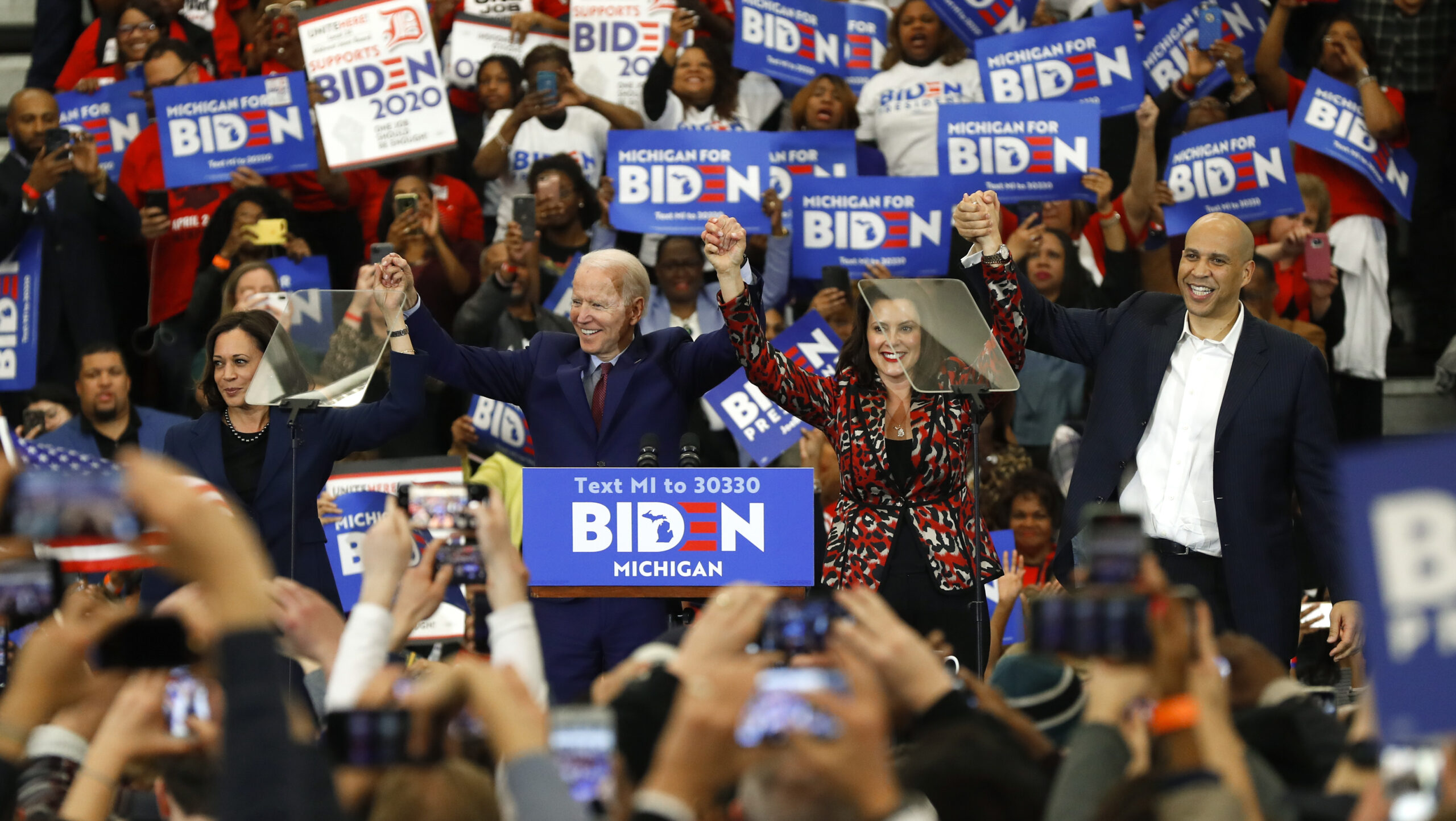 In battleground Michigan, races tighten and are too close to call