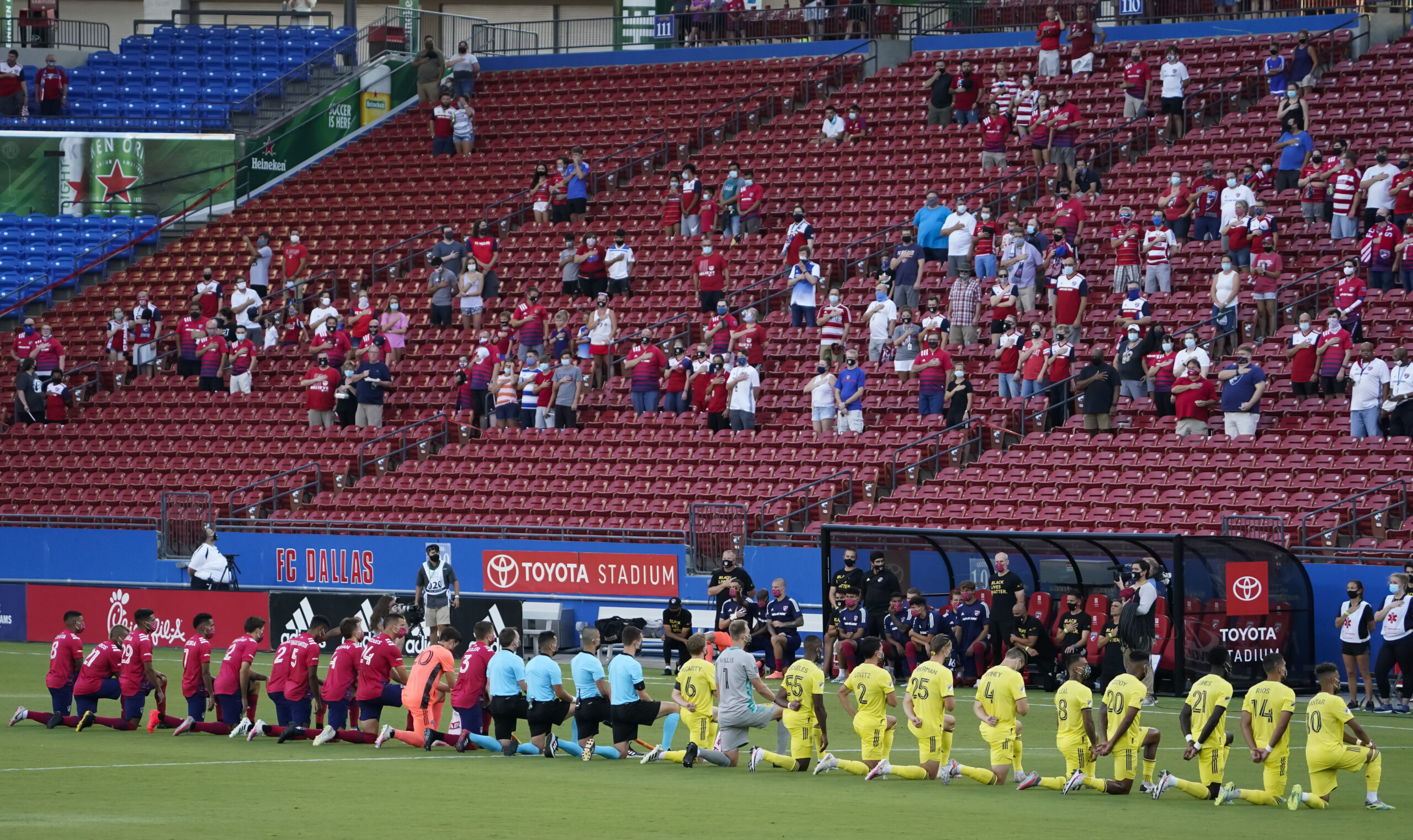 Athletes shouldn’t be surprised fans boo their divisive anthem protests