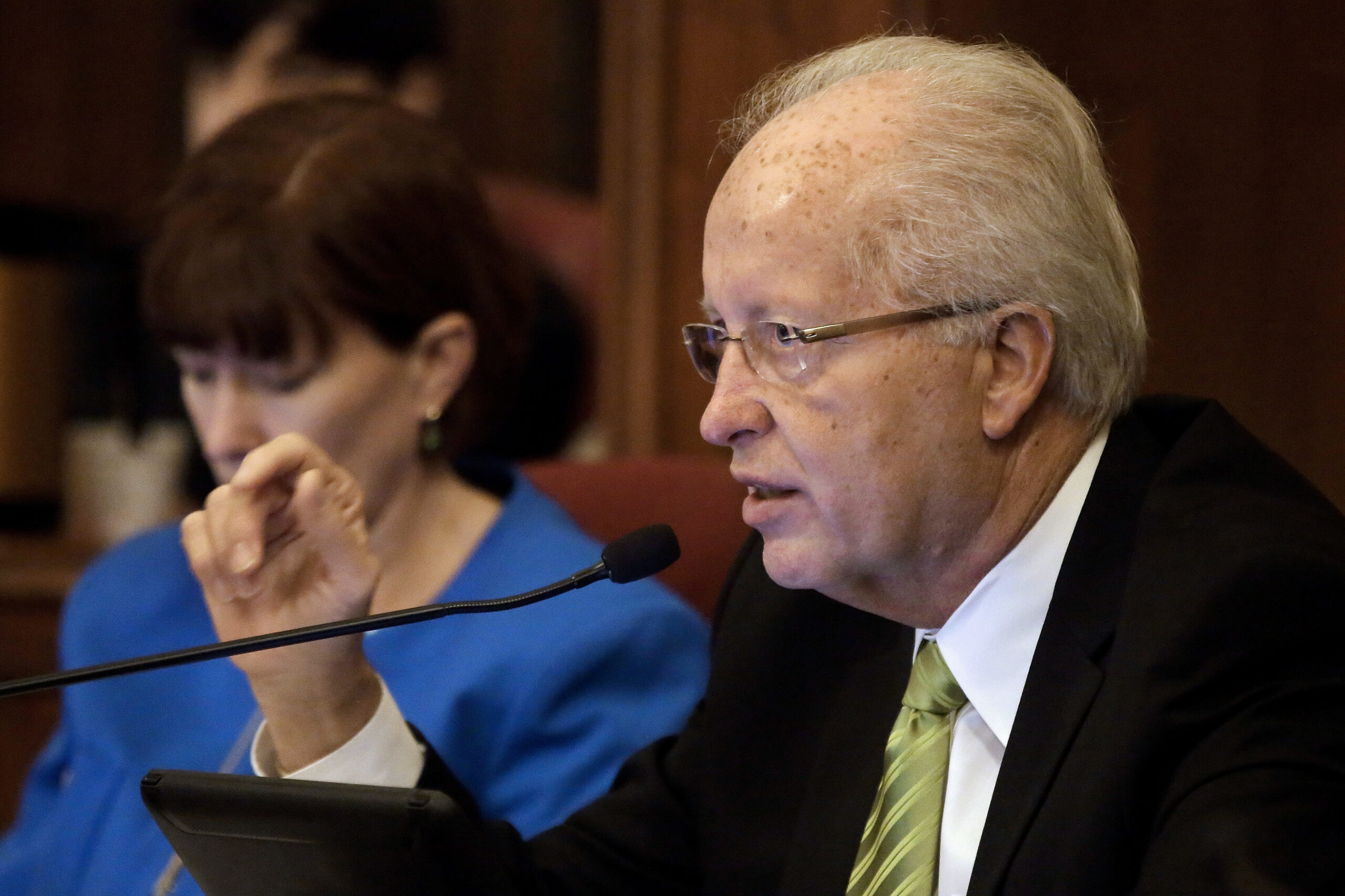 Facing tax evasion charge, Illinois state senator resigns