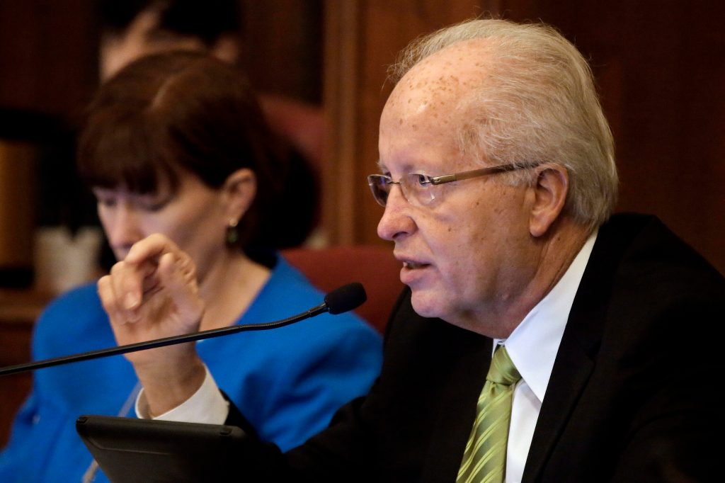 Facing tax evasion charge, Illinois state senator resigns