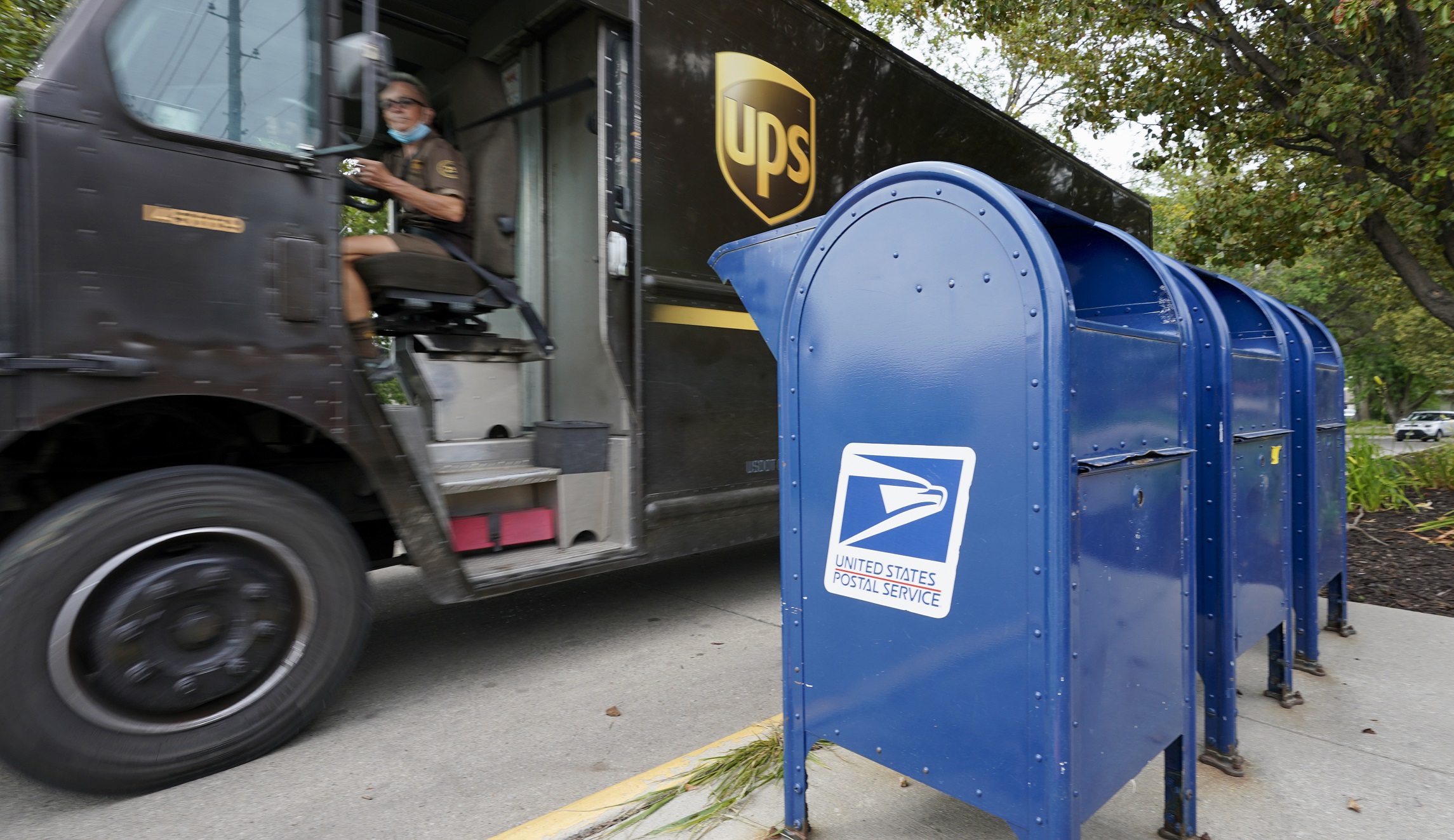 Nancy Pelosi’s mad rush to bail out the failing Postal Service