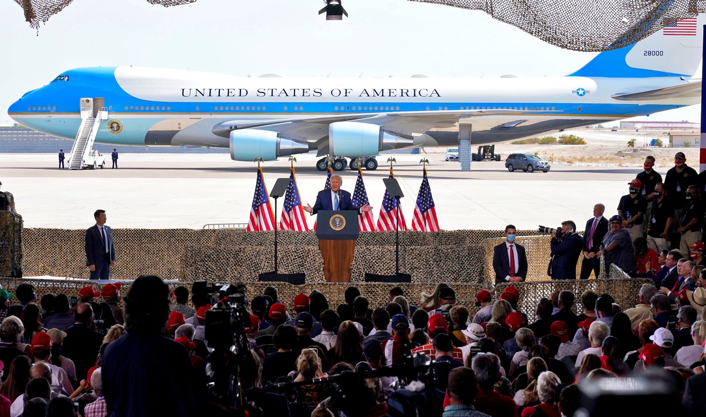 Trump has campaign mojo back with airport rallies