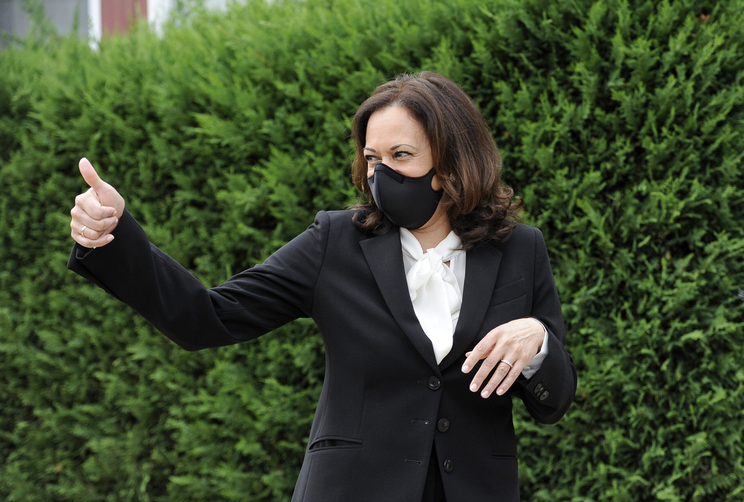 Reporters are really excited about Kamala Harris’s stupid shoes