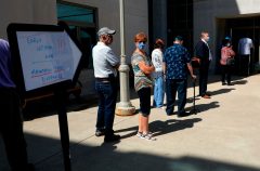 Illinois voters who requested mail-in ballots showing up to vote in-person early