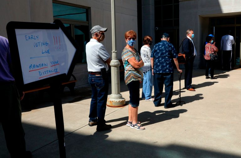 Illinois voters who requested mail-in ballots showing up to vote in-person early