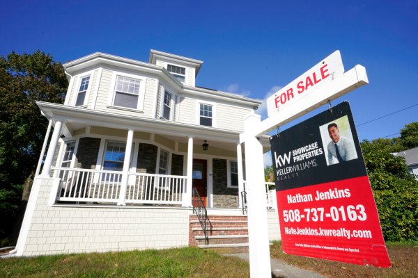 Housing starts plunge 9.6%, raising recession fears