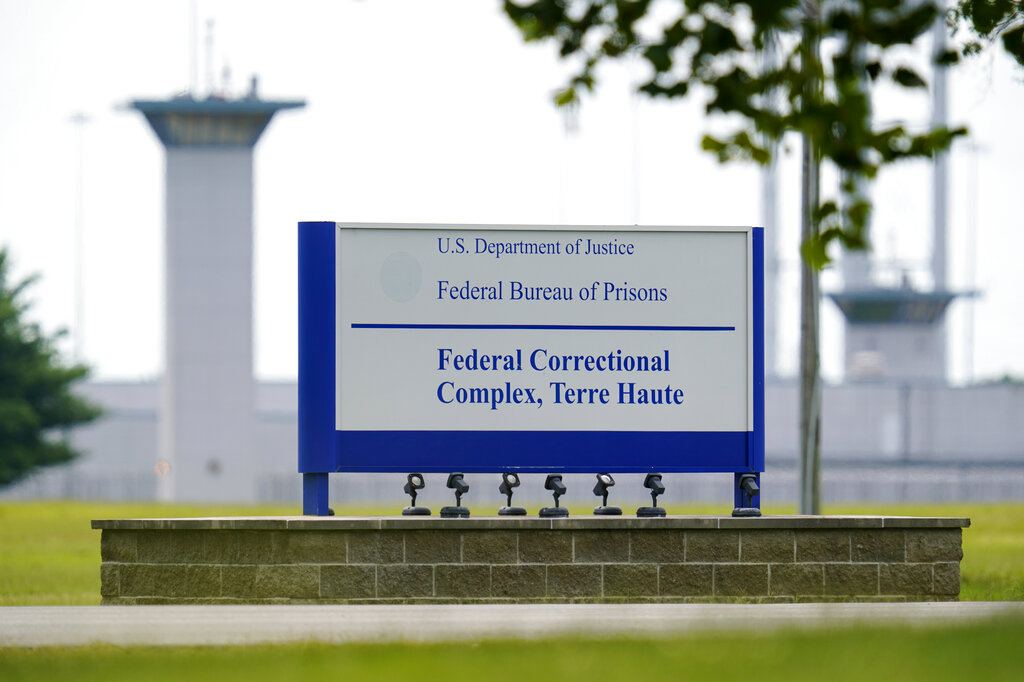 Judge delays execution of sole woman on death row