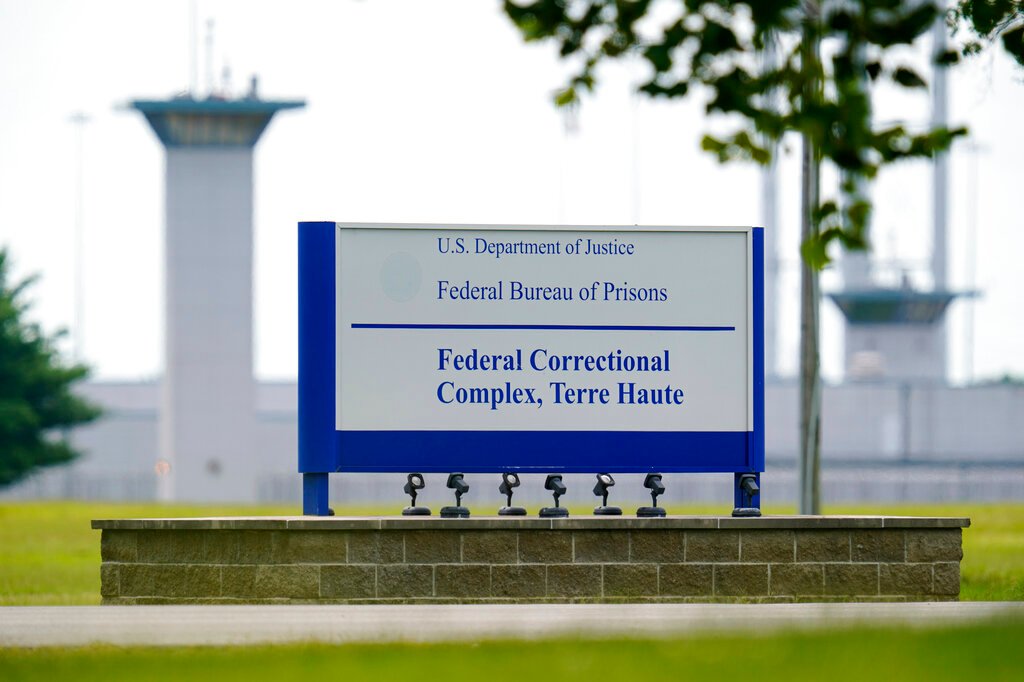 Judge delays execution of sole woman on death row