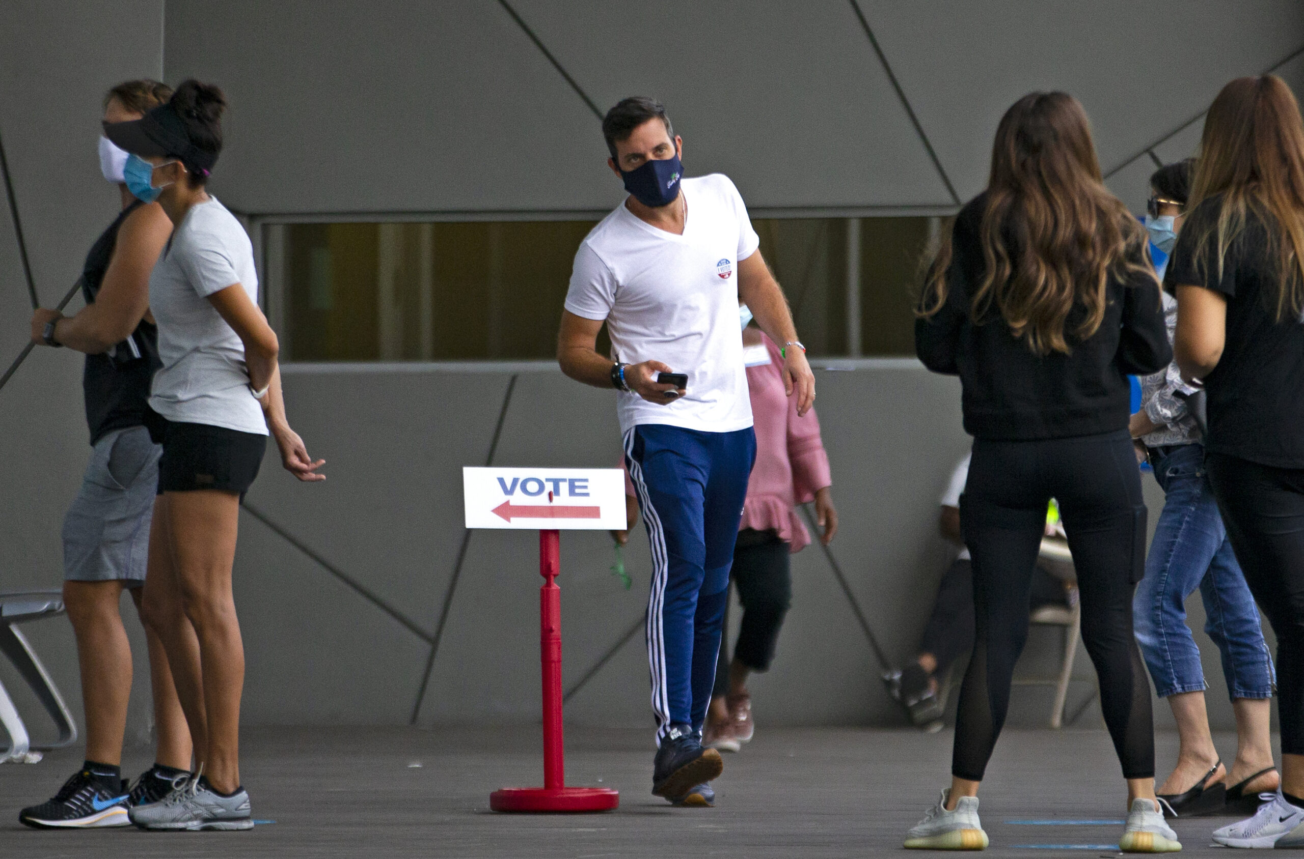 Support for Florida’s minimum wage measure may not translate into Election Day votes