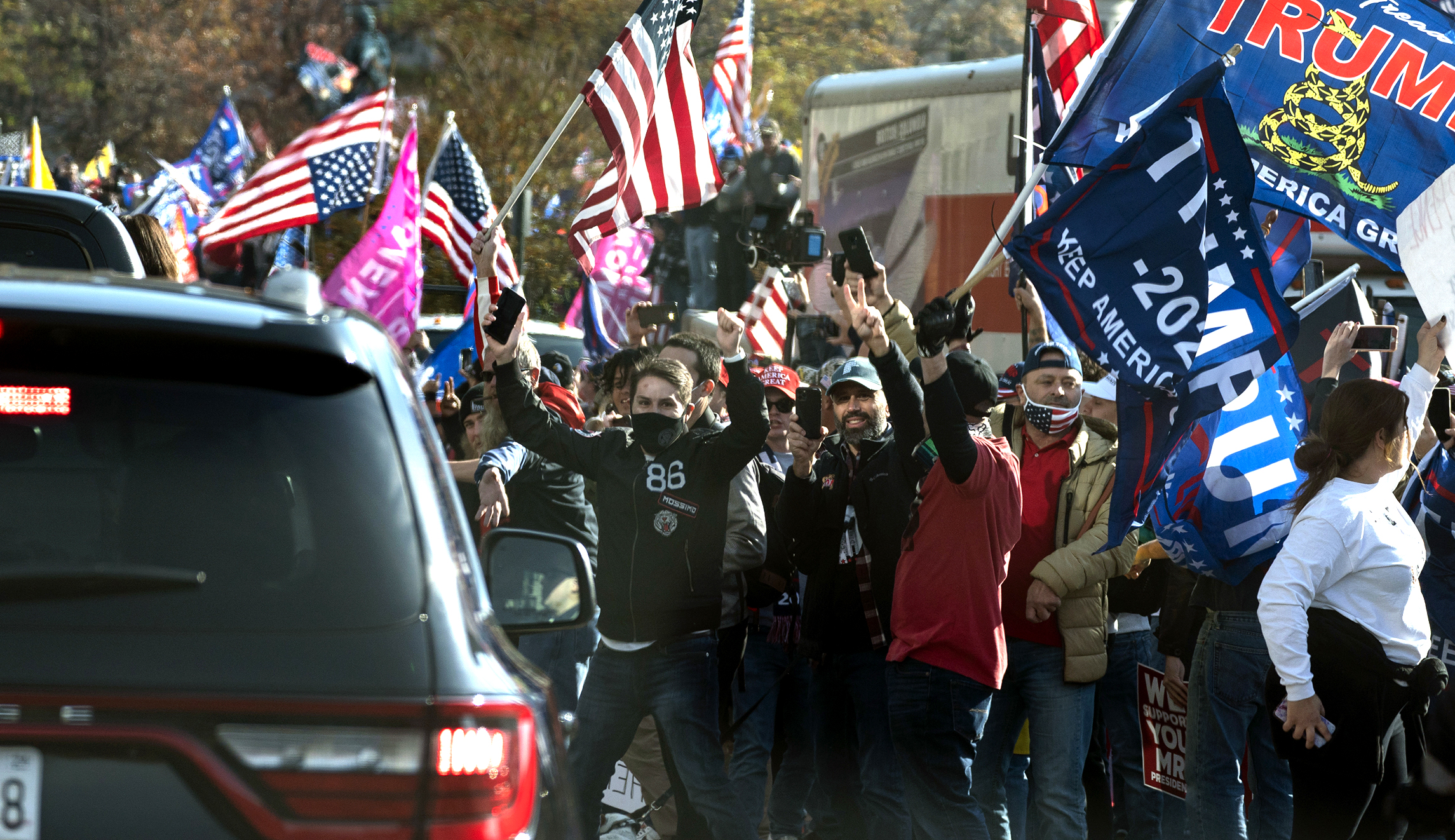 Shocked crowd erupts after noticing Trump doing in-person lap at ‘Million MAGA March’