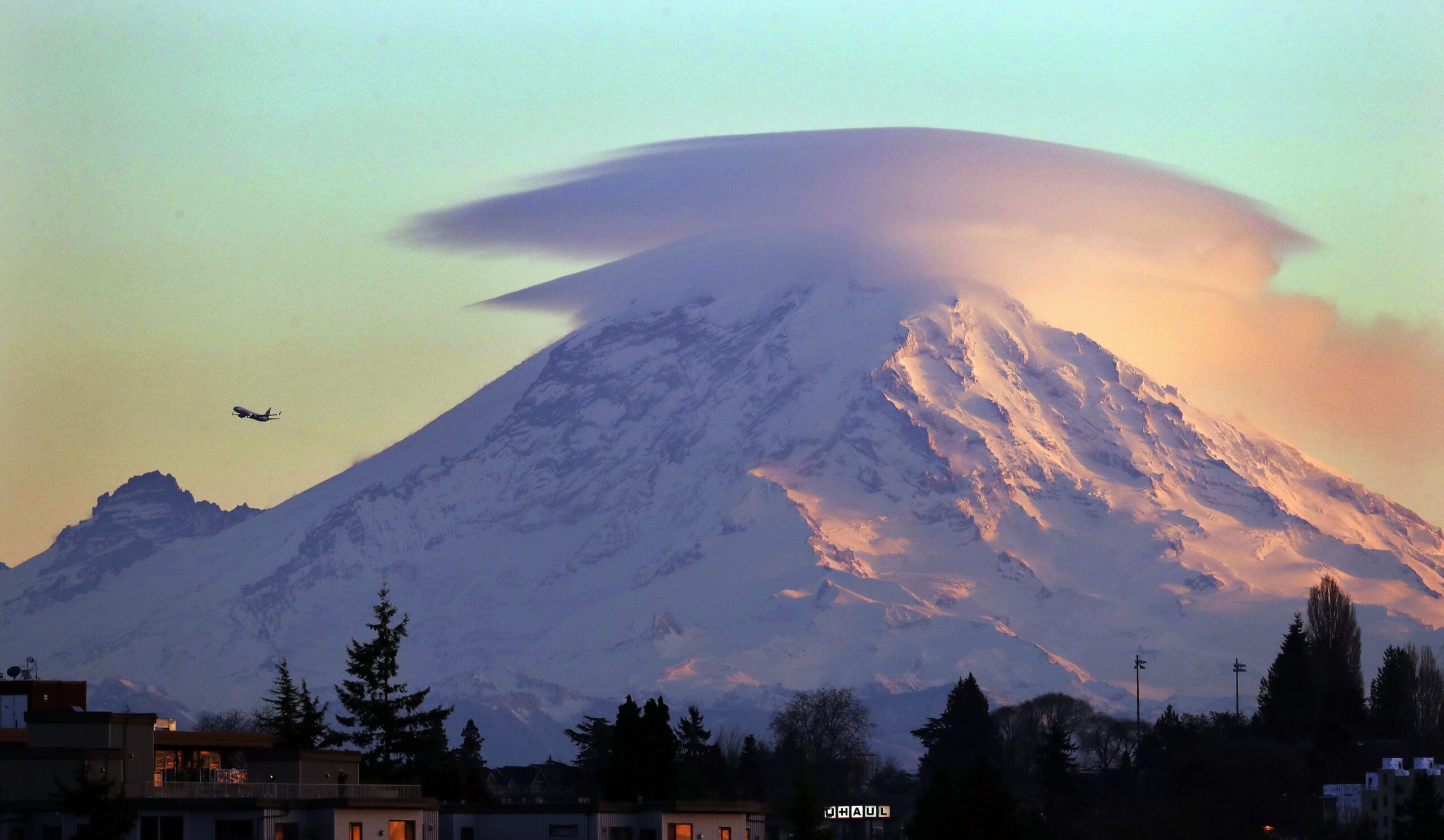 Climber’s body recovered at Mount Rainier National Park after he fell to his death