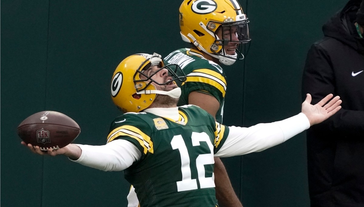 Aaron Rodgers claims 'COVID toe' was a joke, confirms toe is fractured