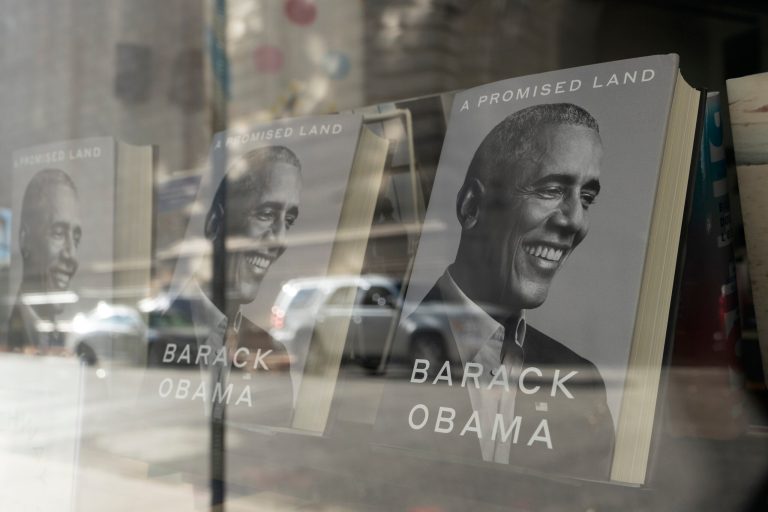 Obama, whose administration droned US citizens and sold guns to cartels, boasts of scandal-free White House