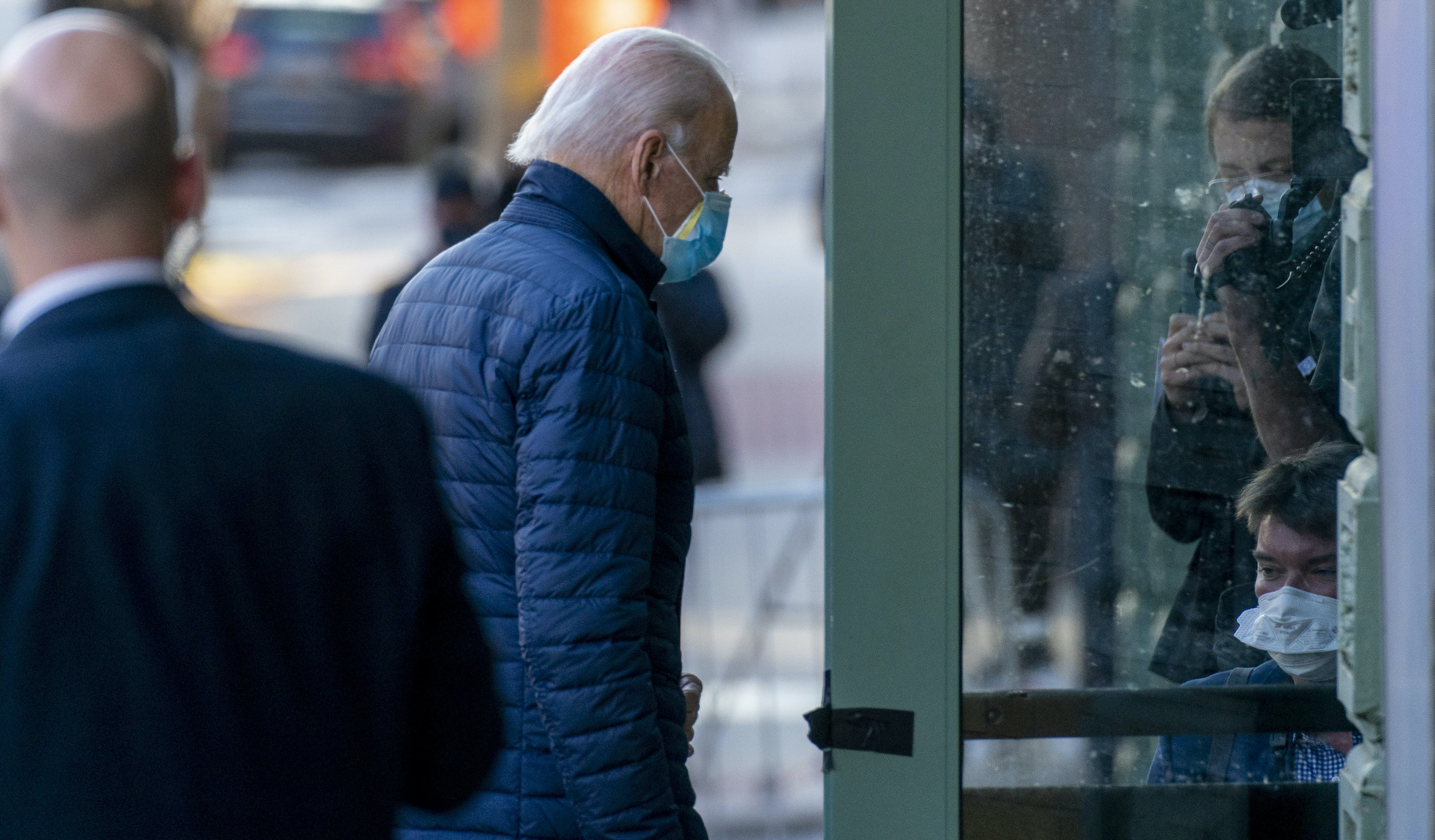 Biden tries to lower COVID-19 response expectations