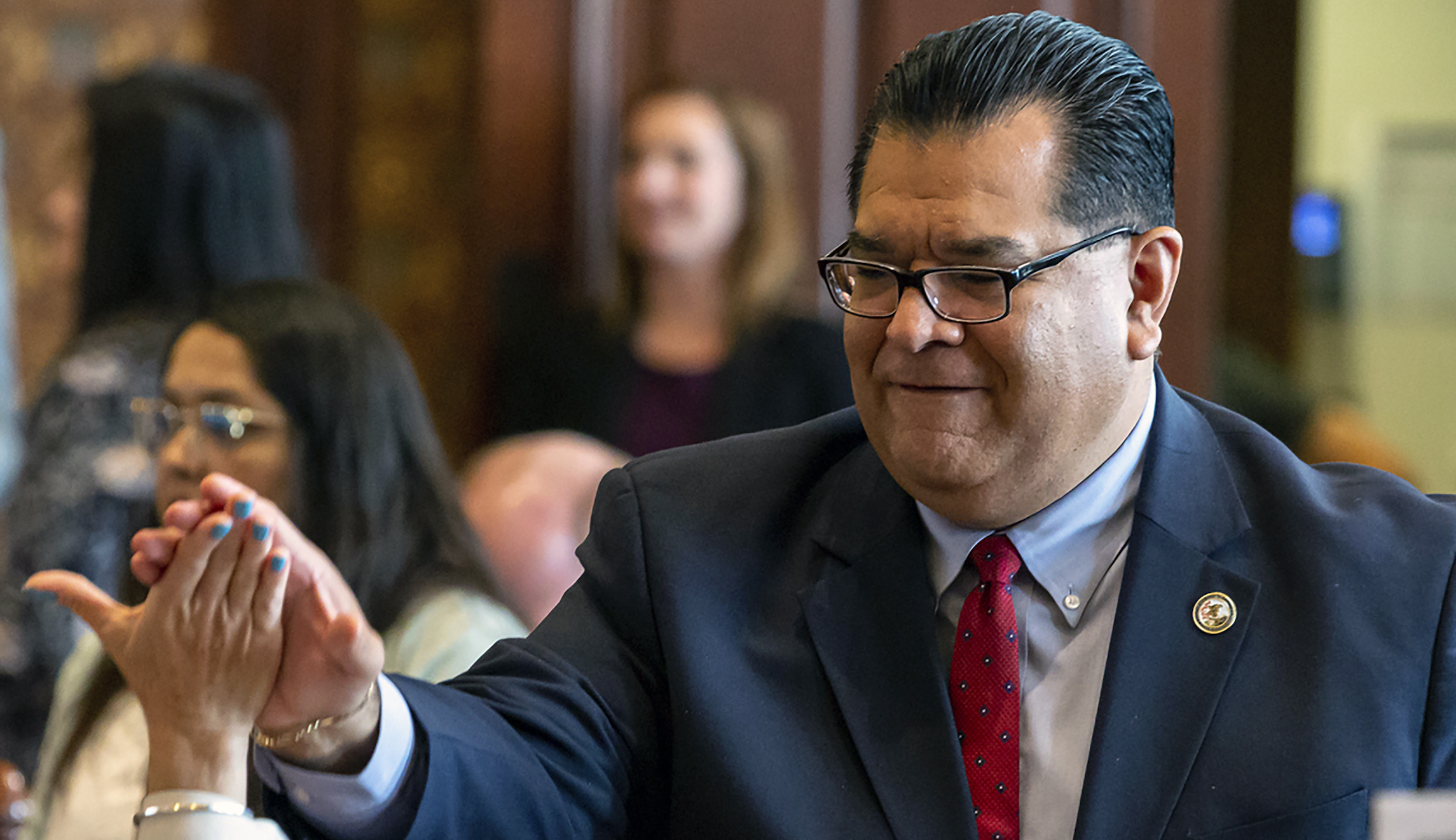 Cooperating lawmaker in corruption investigation dies