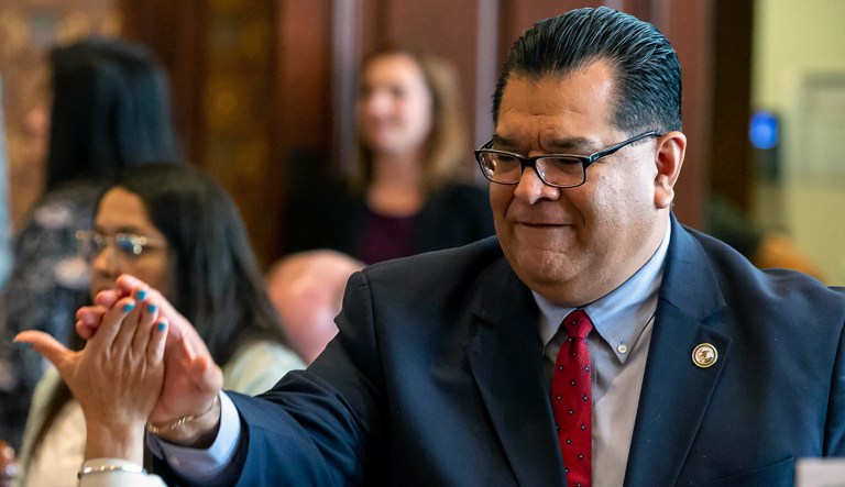 Cooperating lawmaker in corruption investigation dies