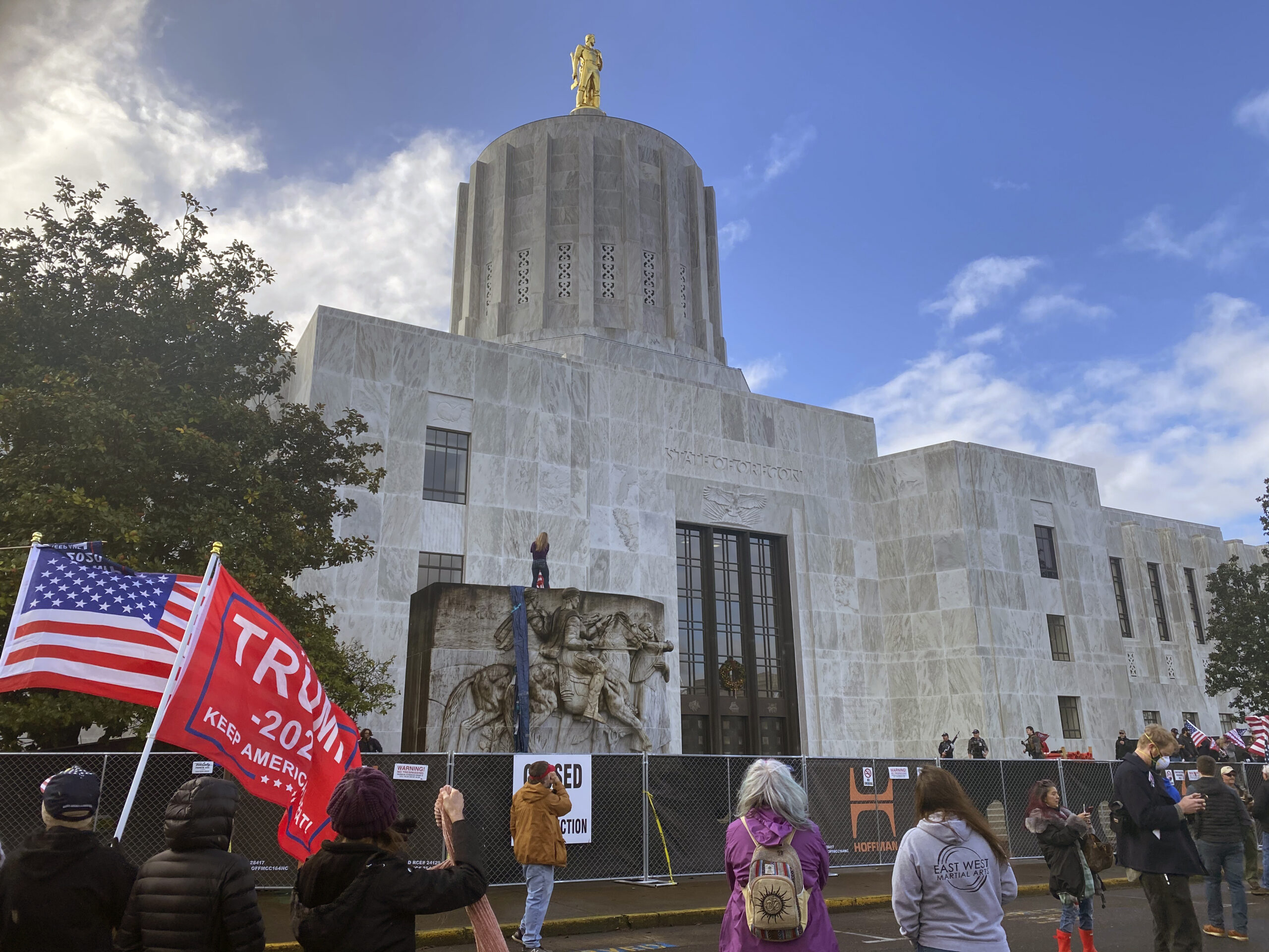 Oregon state representative defends letting protesters into Capitol