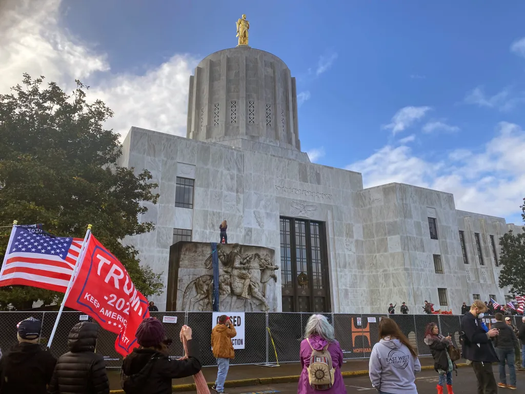 Oregon state representative defends letting protesters into Capitol