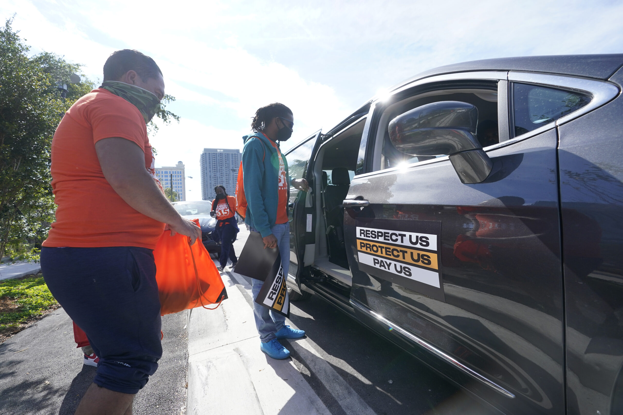 Democratic $15 minimum wage proposal would reduce employment by 1.4M: CBO