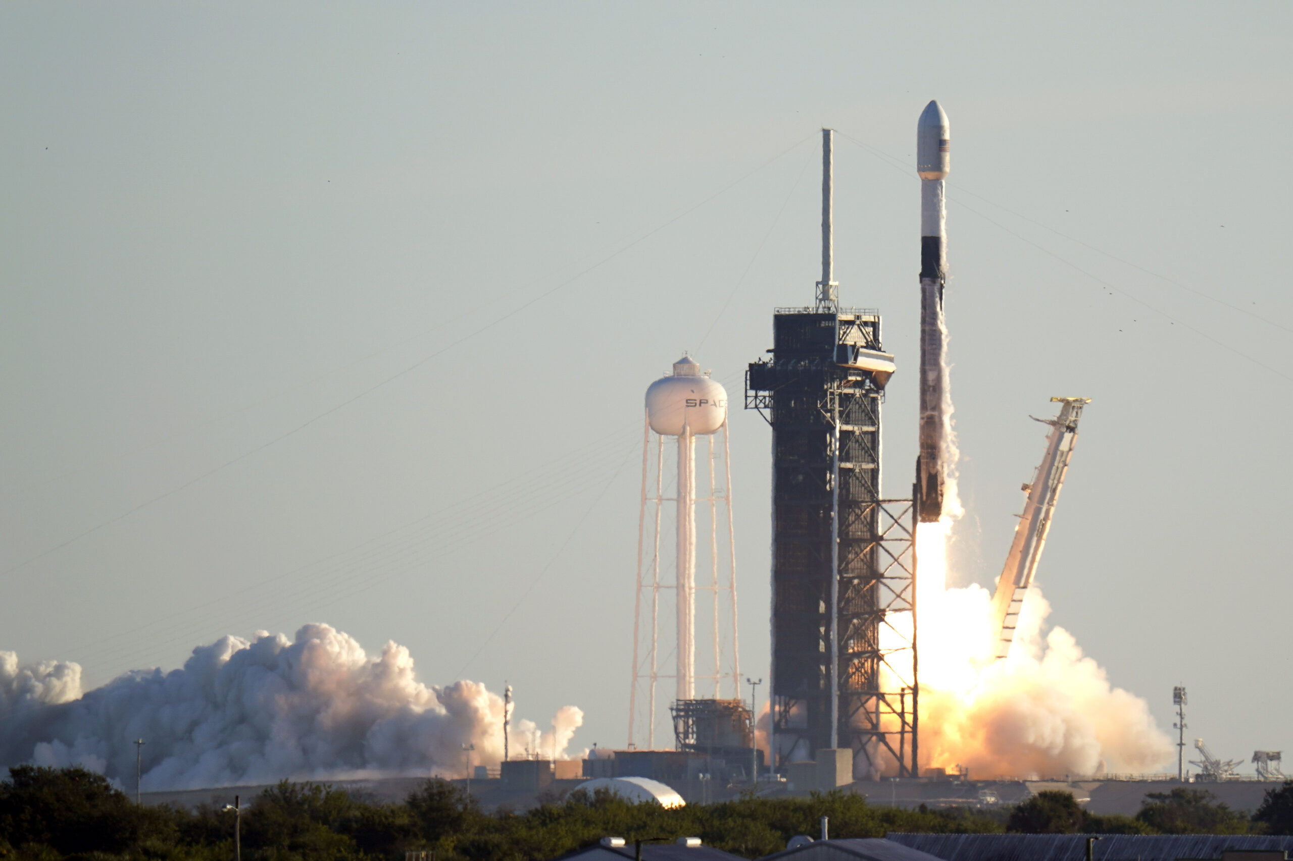 SpaceX announces first space flight manned solely by civilians