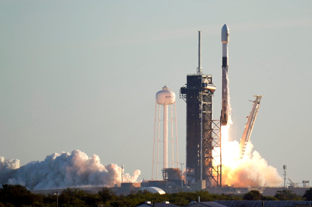 SpaceX announces first space flight manned solely by civilians