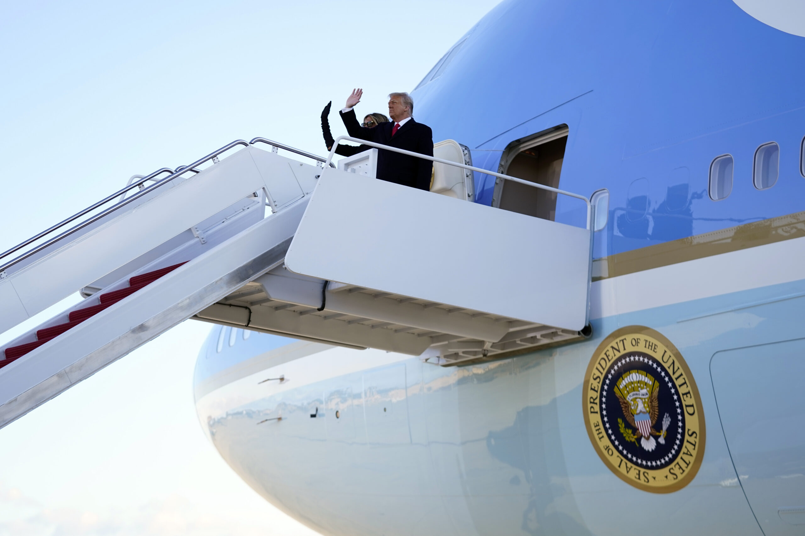 Trump leaves note for Joe Biden at the White House