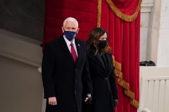 Pence leaves message for Trump in Indiana return speech