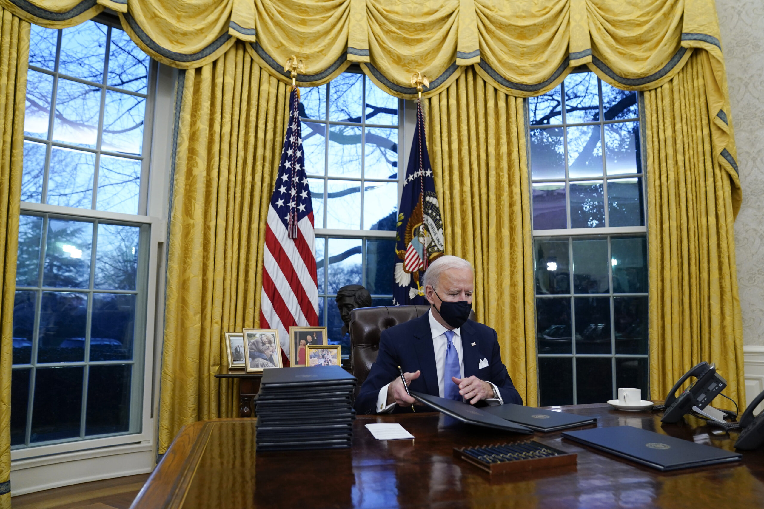 Biden’s Oval Office decor reflects White House’s leftward drift