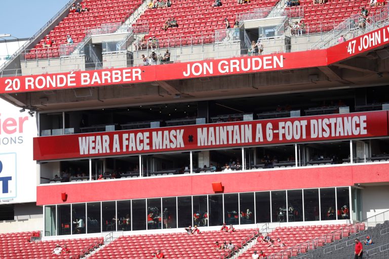 Tampa mayor who implemented face mask mandate at Super Bowl slammed for maskless photos celebrating Stanley Cup last year