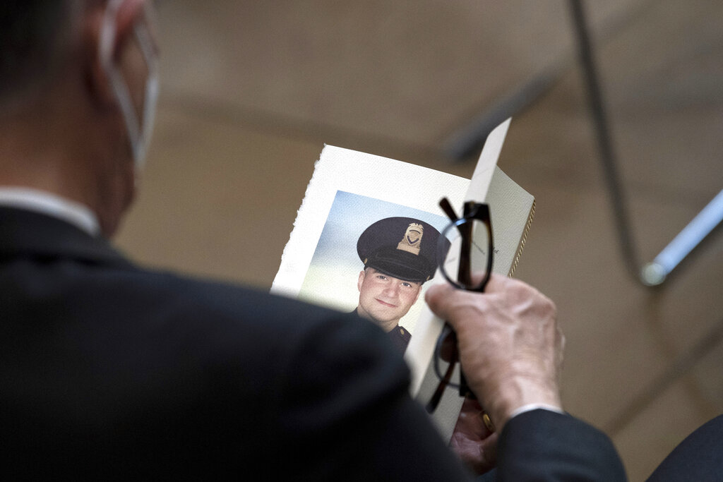 FBI narrows focus to chemical spray video in death of Capitol Police officer