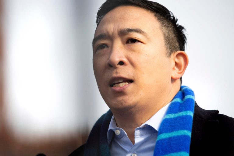 Yang supports New York City takeout alcohol program