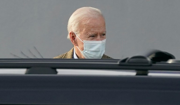 Obama ethics chief torches Biden over Hunter memoir in disappearing tweets