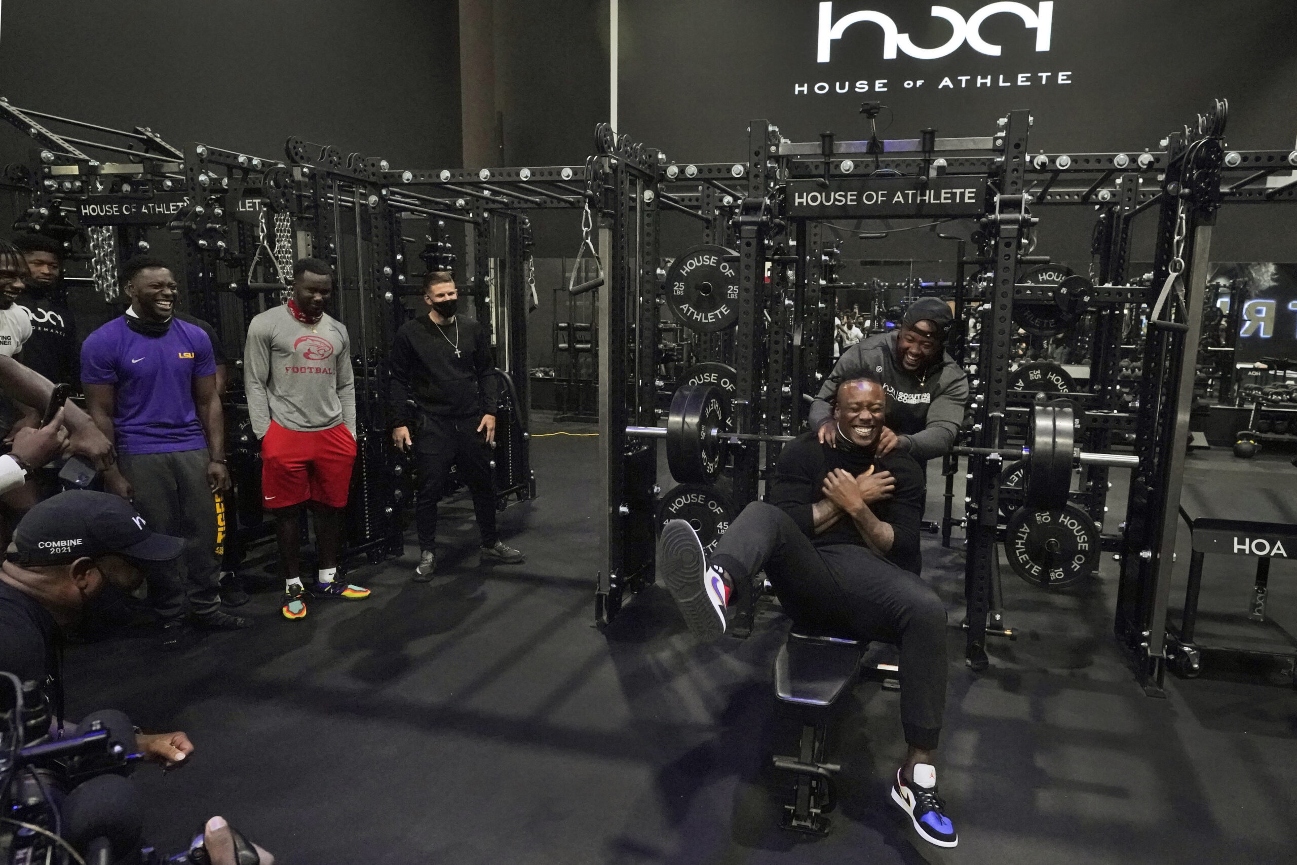 Texas strongman breaks world bench-press record with mammoth lift