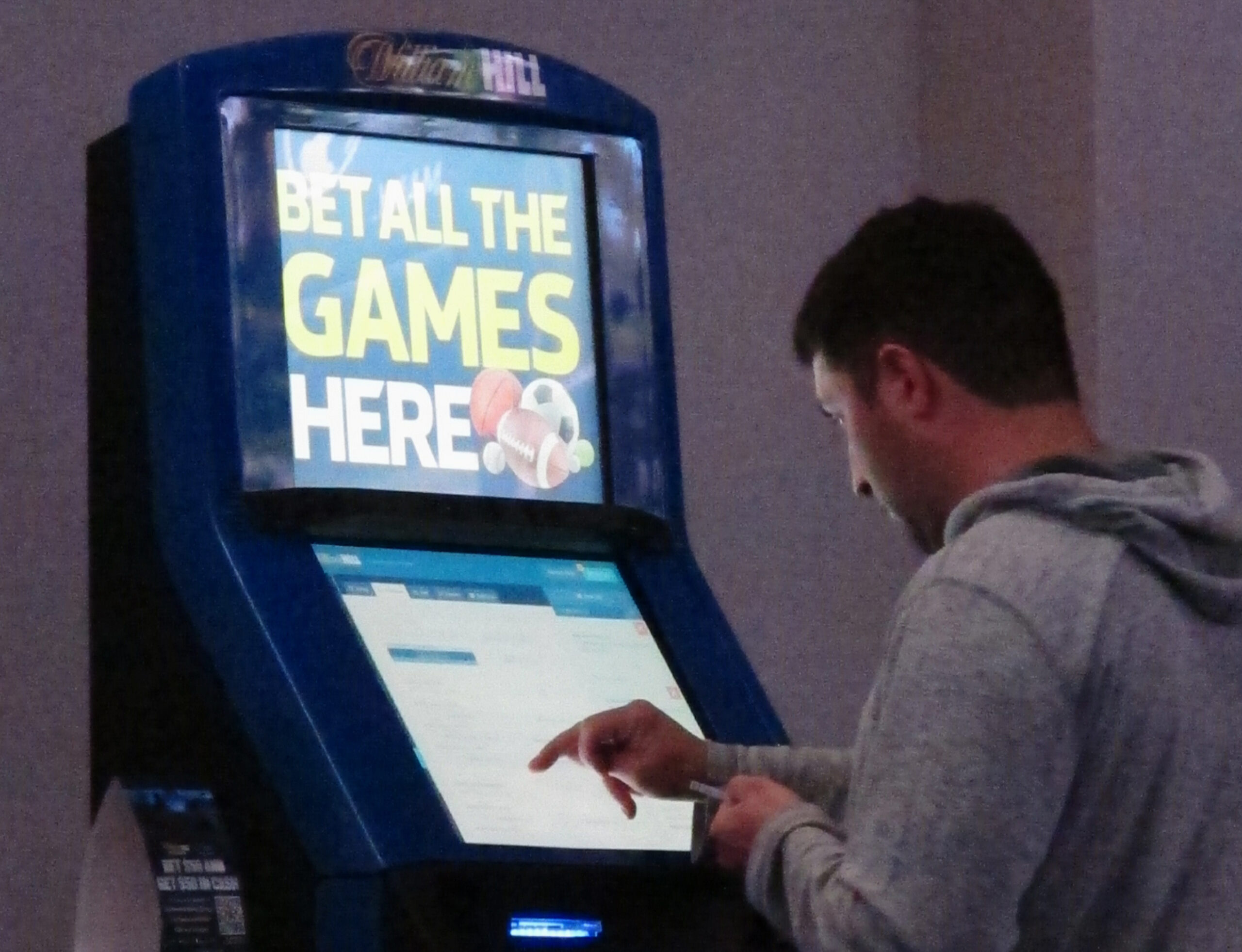 Virginia betting hits $265M in first full month, one of fastest growing in nation