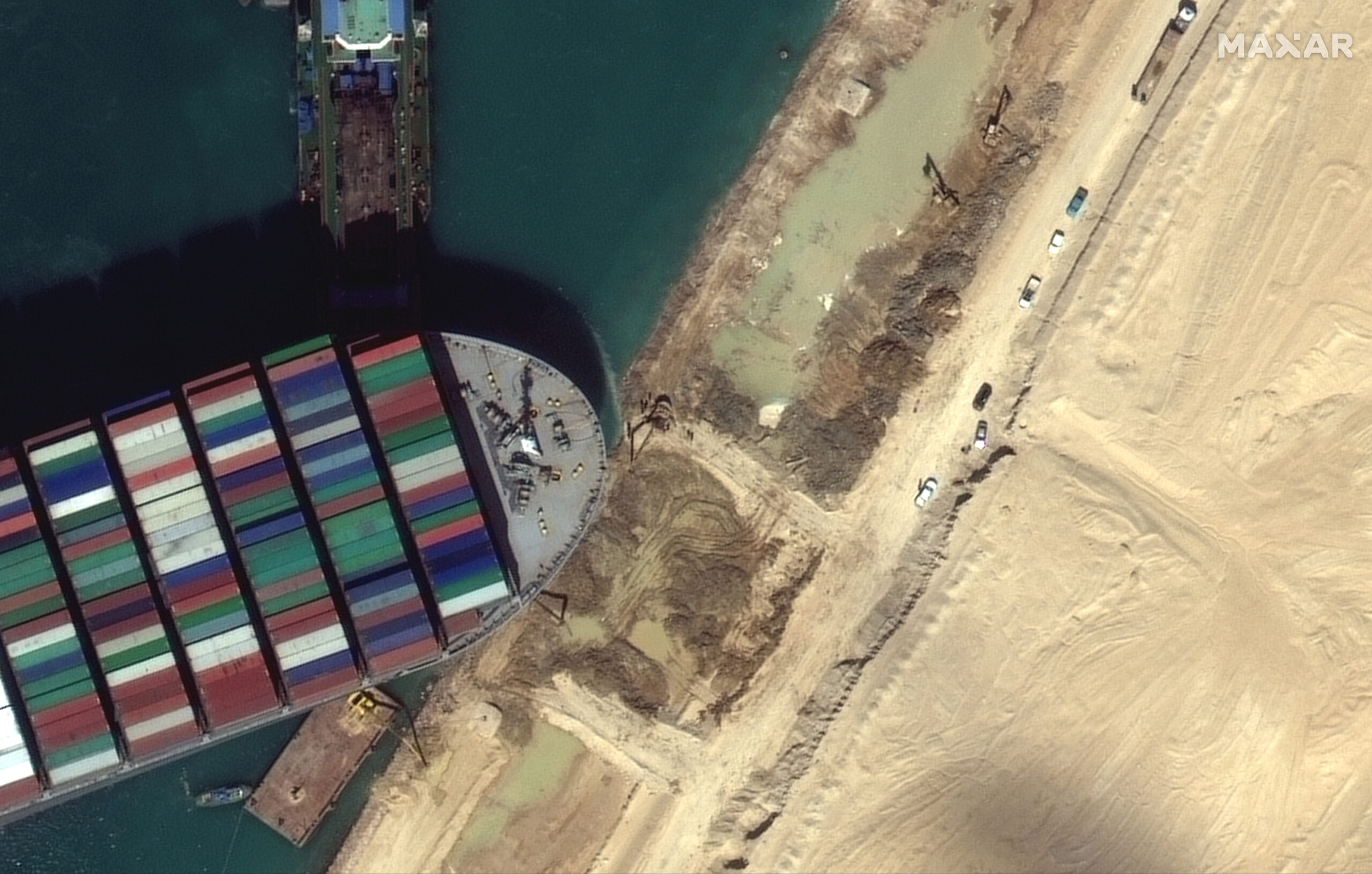 Two tugboats deploy to Egypt’s Suez Canal as shippers avoid it