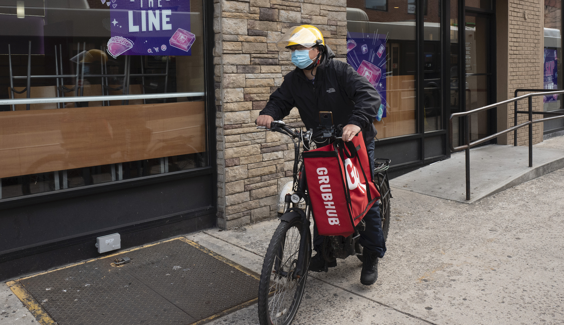 Judge puts a halt on NYC’s $18-per-hour delivery worker requirement