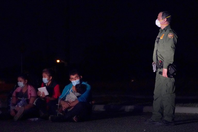 DHS dropped 40,000 COVID-19-positive migrants in US cities: Ex-border chief
