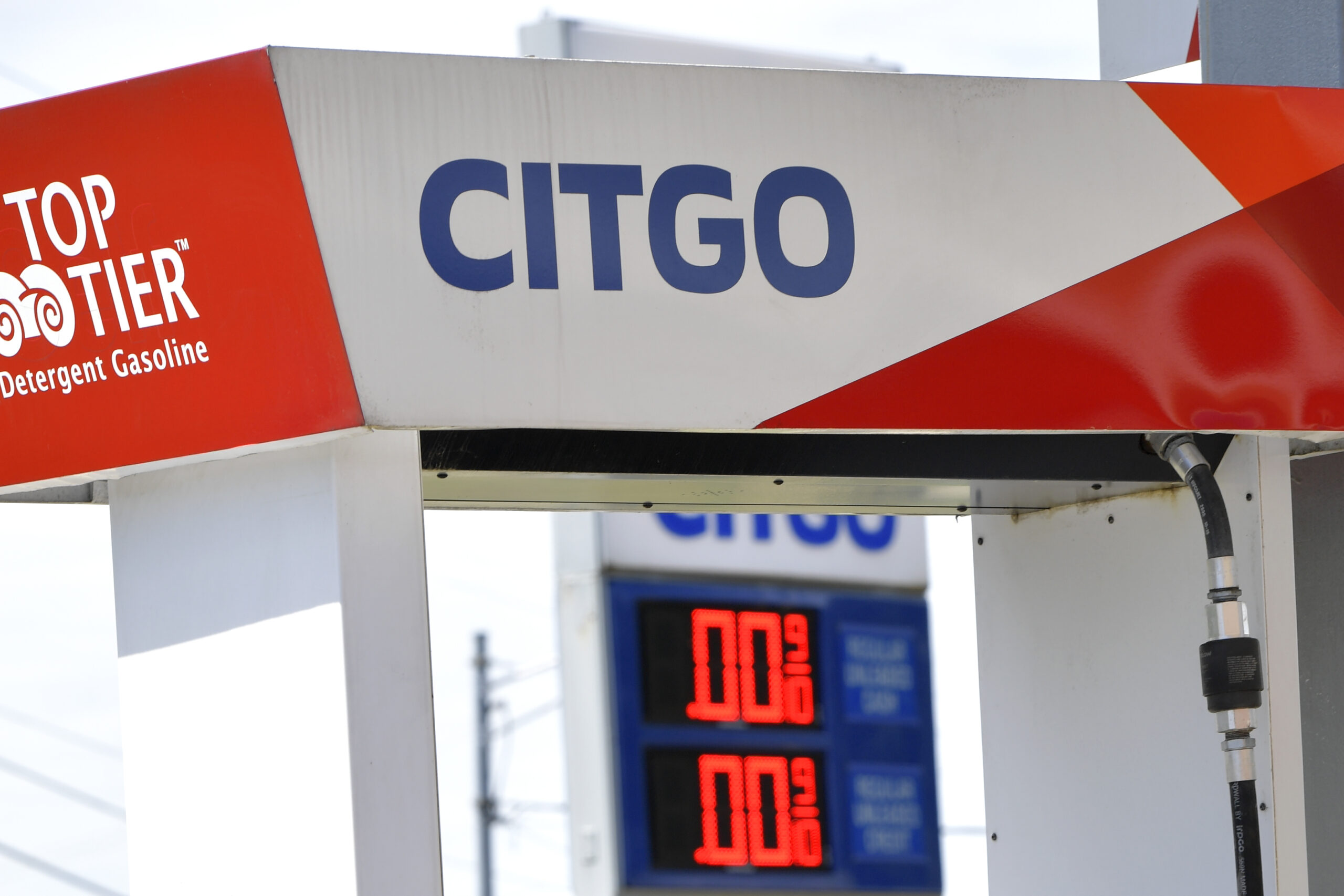 North Carolina gas station drops price to $2.25 per gallon