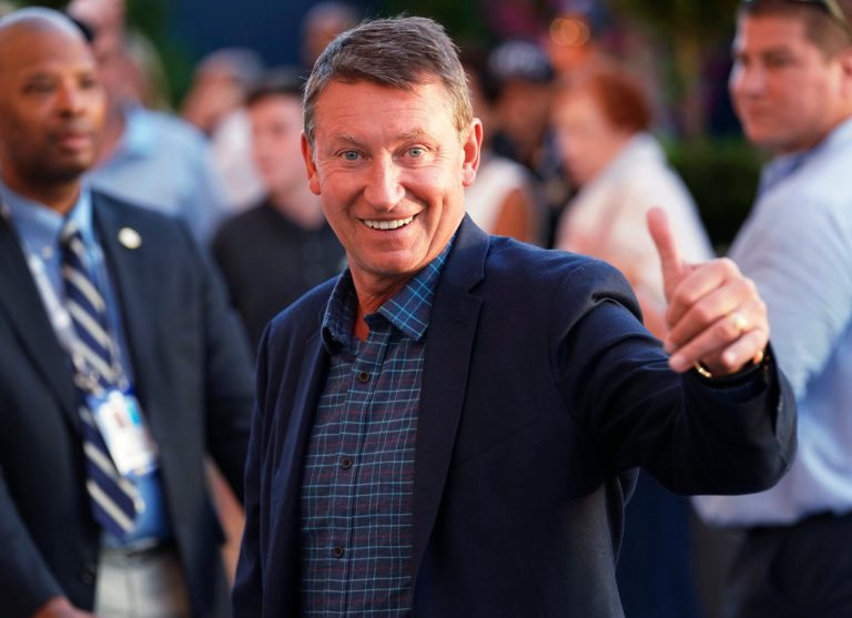 Wayne Gretzky is pictured.