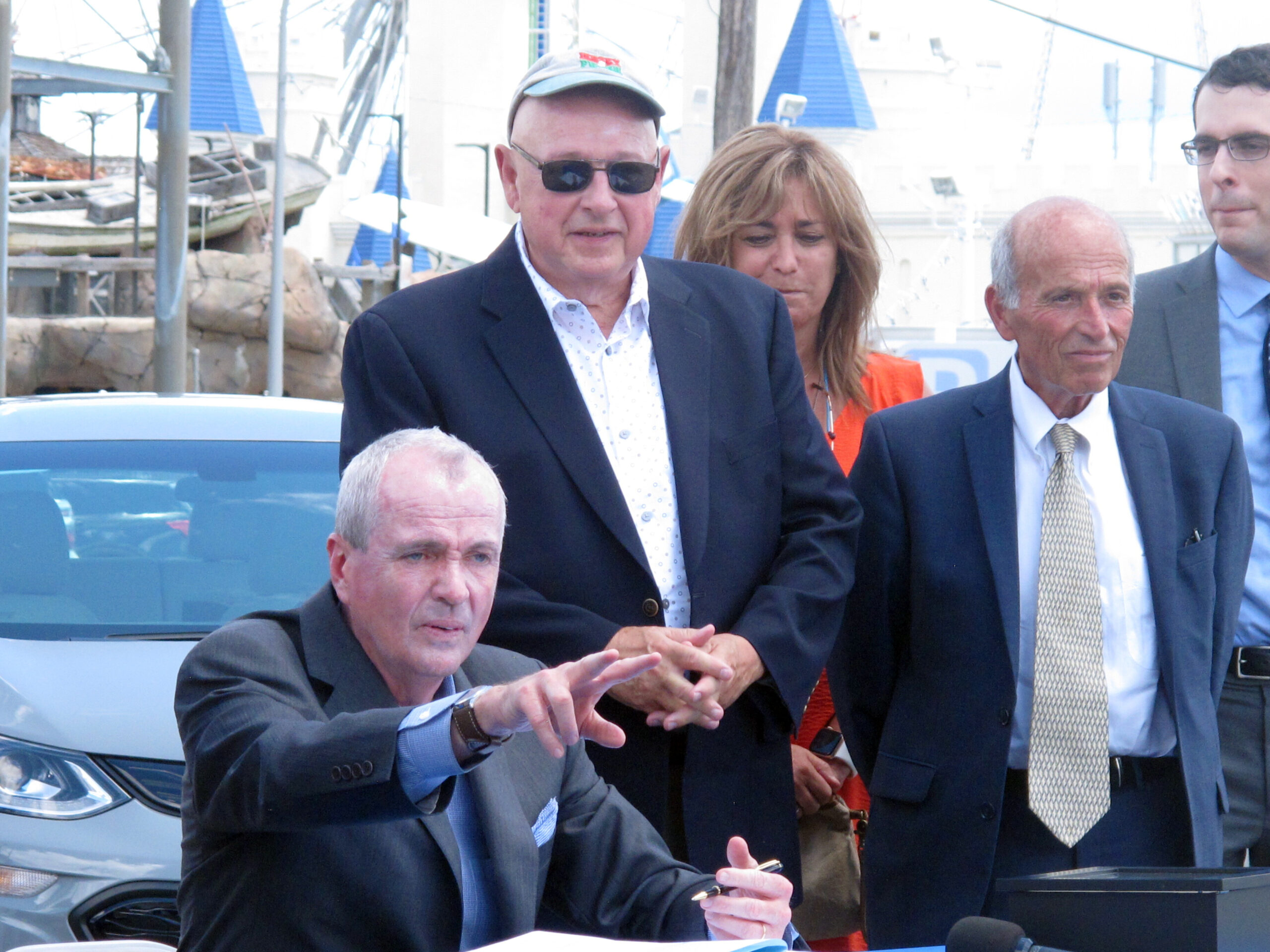 New Jersey electric vehicle program paused after running out of money