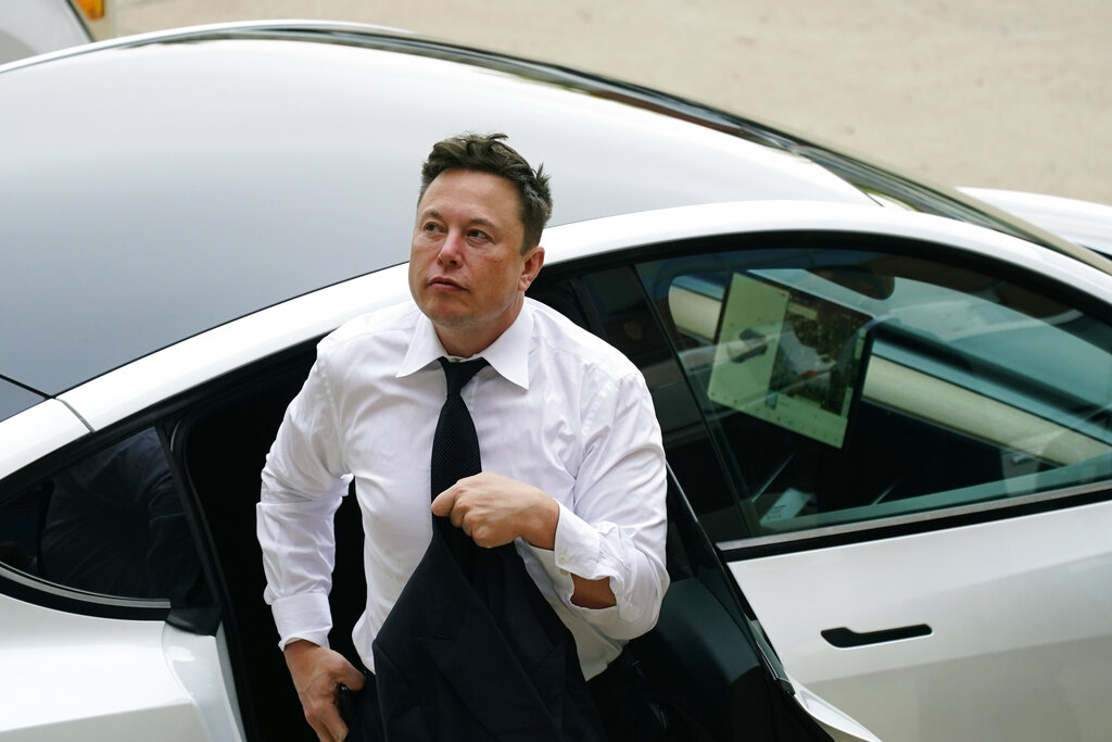 Pentagon in talks with Musk and Space X over Starlink access in Ukraine